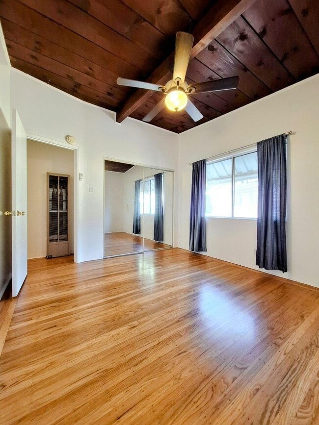 Building Photo - Cat Friendly 2bd Duplex w/Private Patio & Attached Garage
