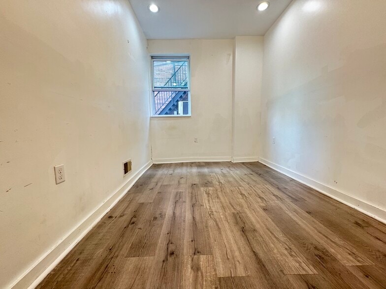 Building Photo - 5807 Hobart St