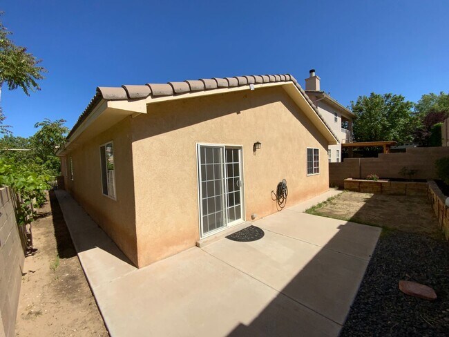 Building Photo - 3 Bedroom Single Story Home Available Near...