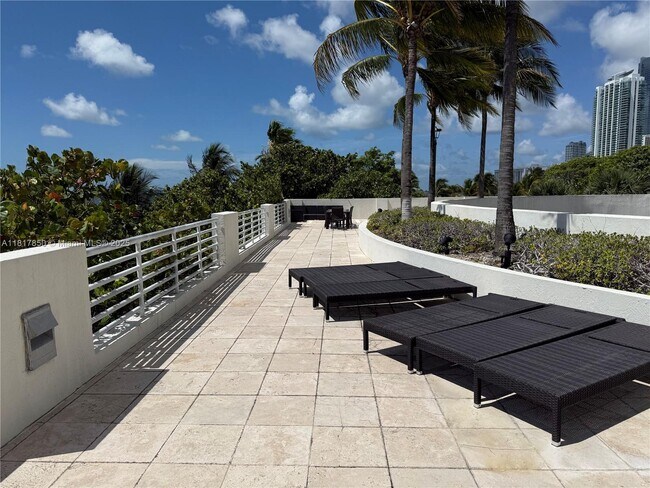 Building Photo - 800 Claughton Island Dr