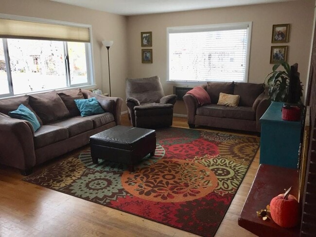 Building Photo - 2401 Thomas Ave