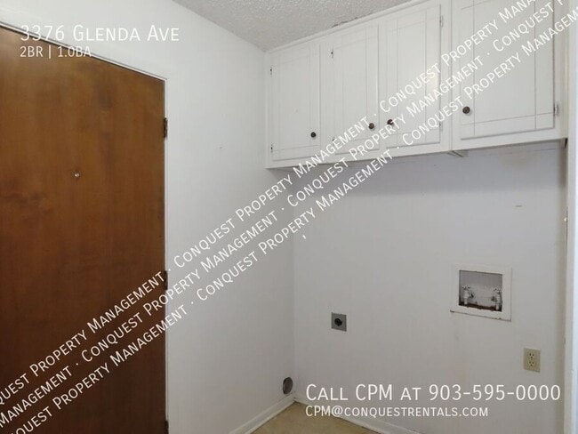 Building Photo - Water Paid! Cozy 2 Bedroom Duplex w/Fenced...