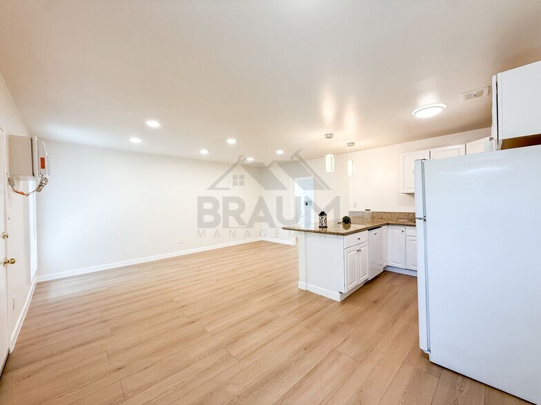 Building Photo - 5611 Fulcher Ave