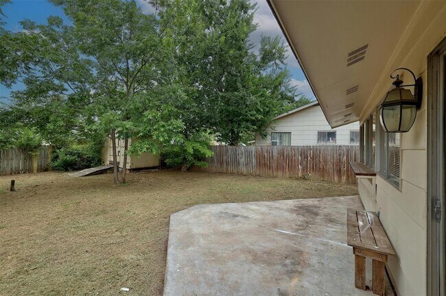 Building Photo - 9620 Chukar Cir
