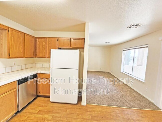 Building Photo - 561 Bourbon St