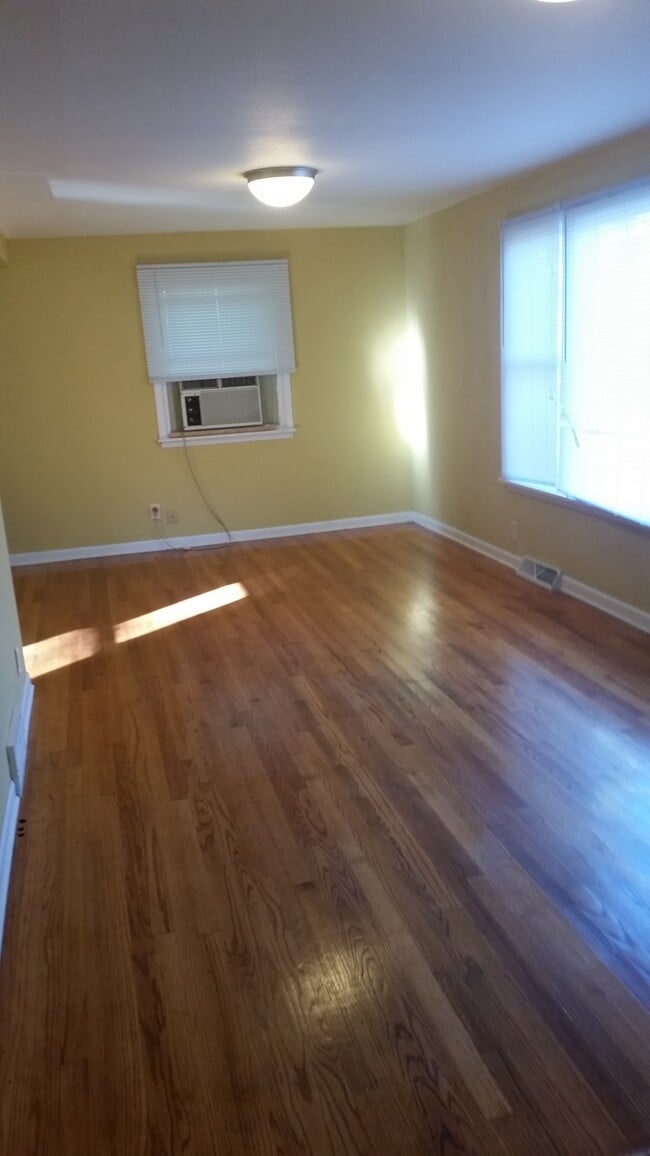 Building Photo - 421 Linde St