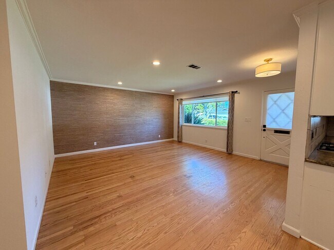 Building Photo - 362 Penn Way