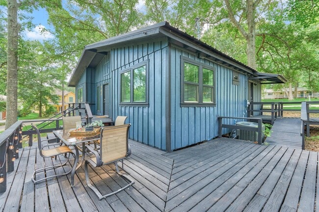 Building Photo - 903 Commanche Rd