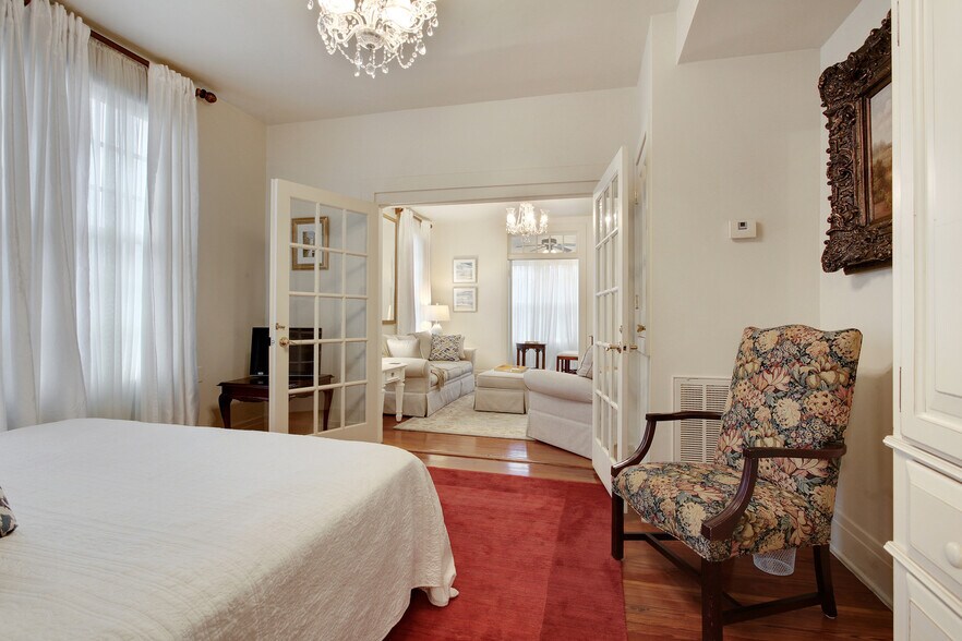 Dinning room or 2nd bedroom - 4 Fontainebleau Dr