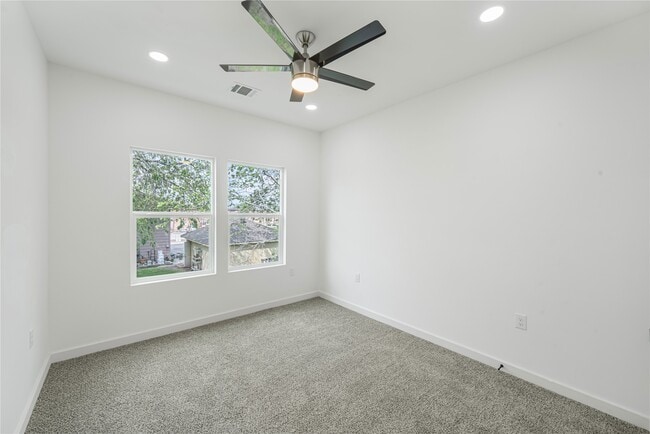 Building Photo - 6809 Fairway Dr