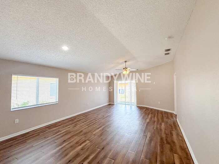 Building Photo - 11750 Lynmoor Dr