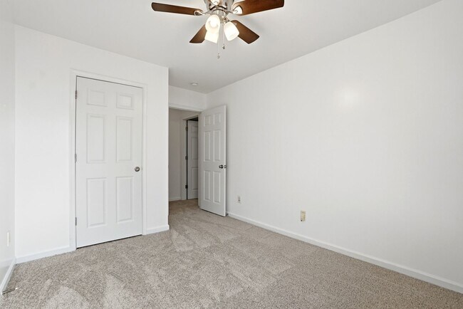 Building Photo - Spacious 4BR Home with New Carpet & Fenced Backyard