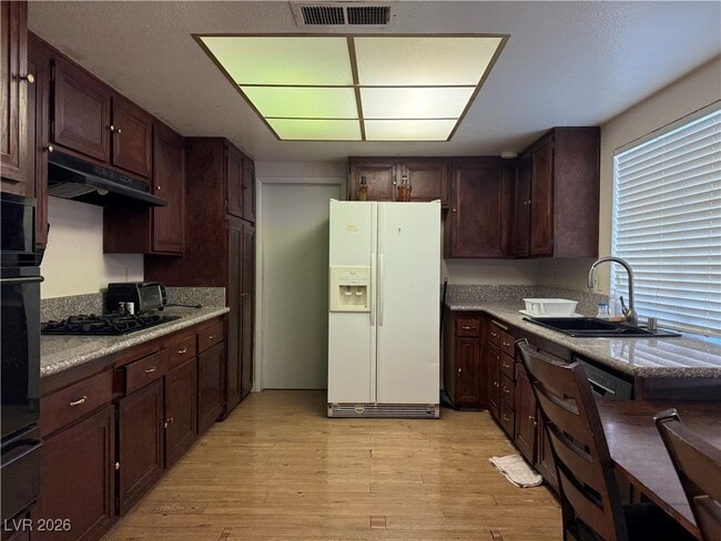 Building Photo - 4421 Fernbrook Rd