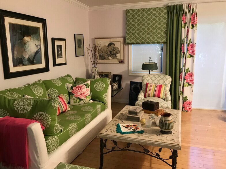 Building Photo - 1345 N Fuller Ave