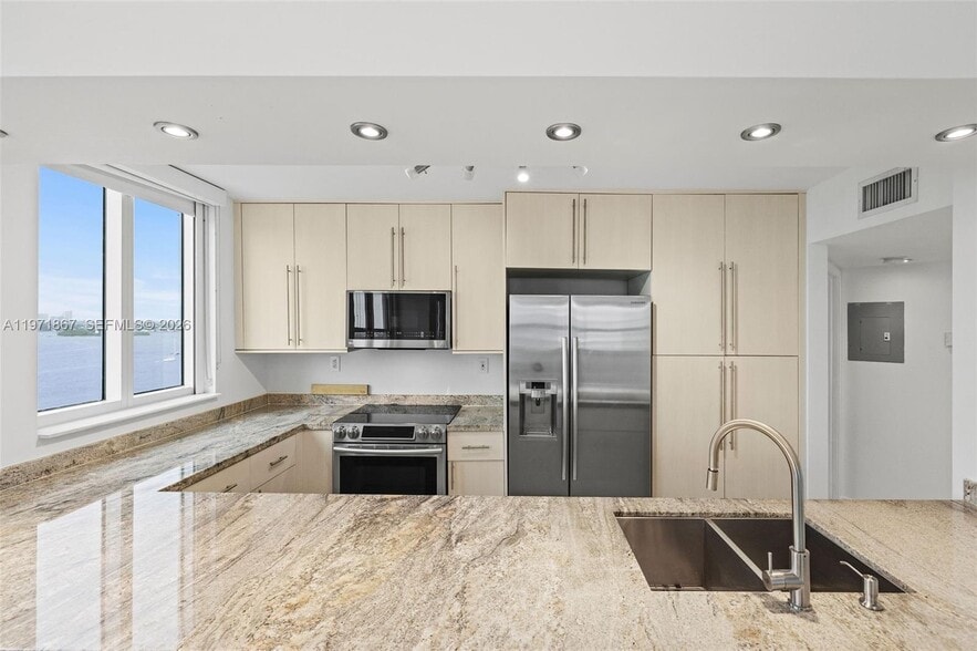 Building Photo - 650 West Ave