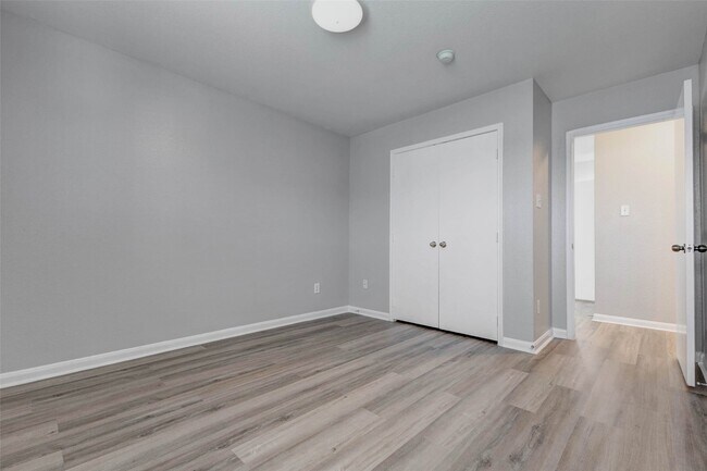 Building Photo - 9307 Grove Haven Dr