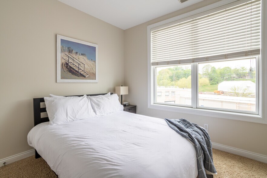 3rd Room (Queen) - 1221 Broad St