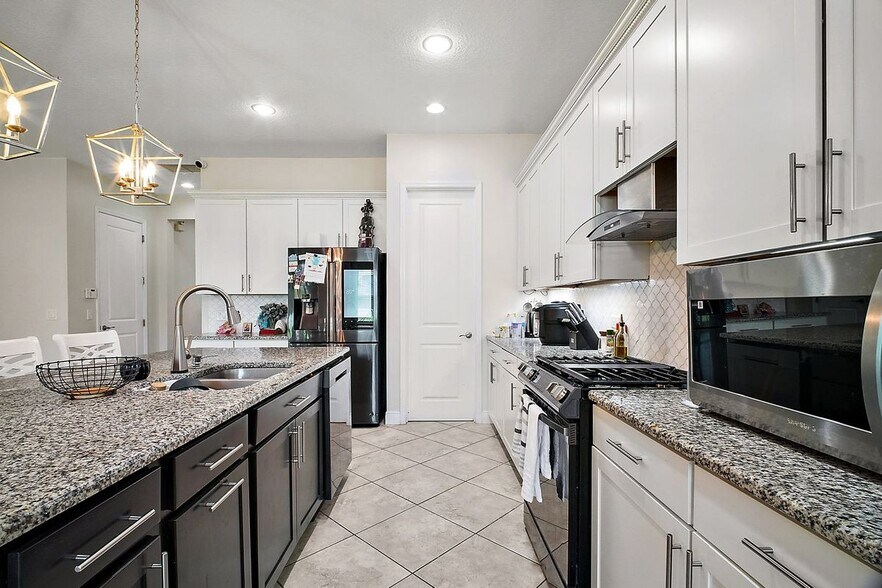 Building Photo - 9153 Carmela Ave