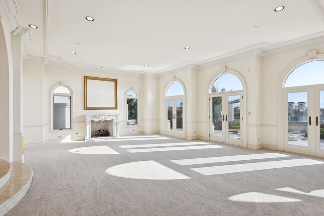 Building Photo - OCEAN VIEW CUSTOM BUILT LUXURY ESTATE
