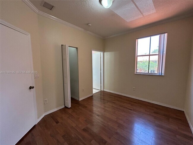 Building Photo - 2279 Anchor Ct