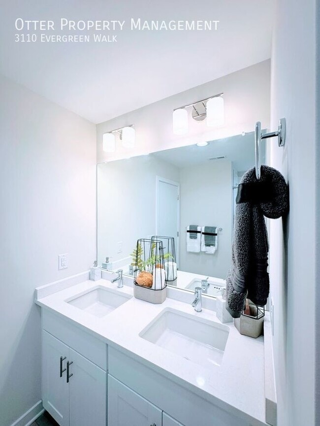 Building Photo - 3110 Evergreen Walk