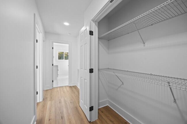 Building Photo - 8625 Cedarbrook Dr