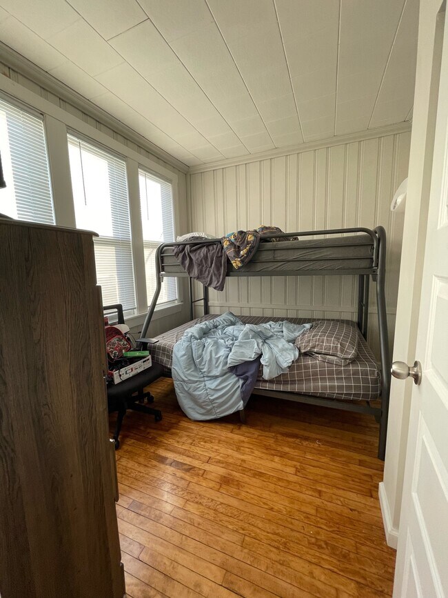 Building Photo - 3431 N Lowell Ave