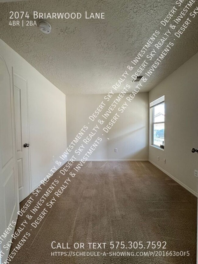 Building Photo - 2074 Briarwood Ln