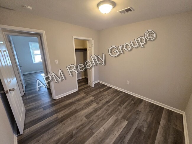 Building Photo - Three bedroom house in Eastover