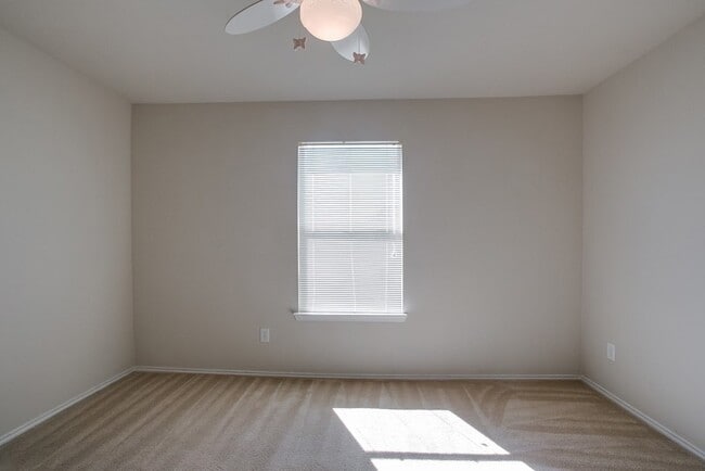 Building Photo - 3920 Malibu Sun Dr