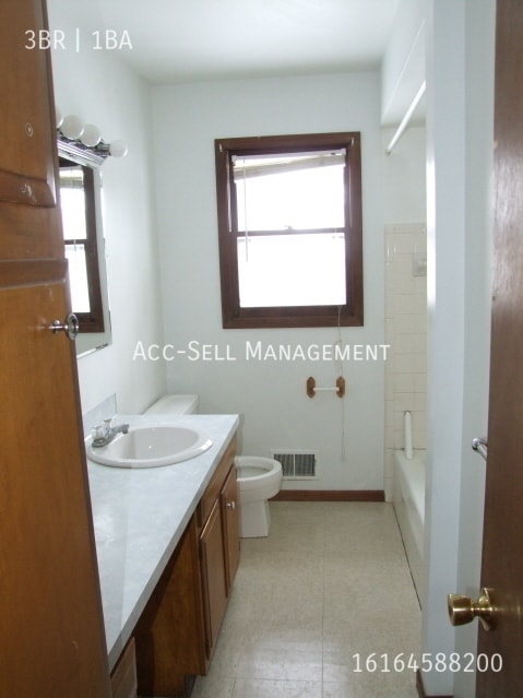 Building Photo - 5798 Christie Ave SE