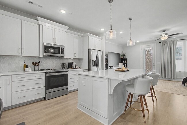 Building Photo - 3179 Sassafras Ln