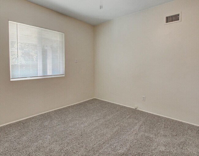 Building Photo - 3 bedrooms, 2 bathrooms house in La Habra