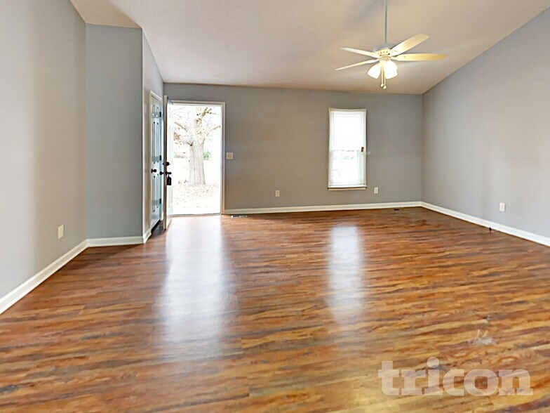 Building Photo - 709 Quail Hills Dr