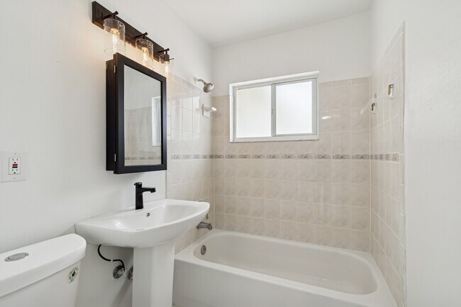 Building Photo - 455 81st Ave