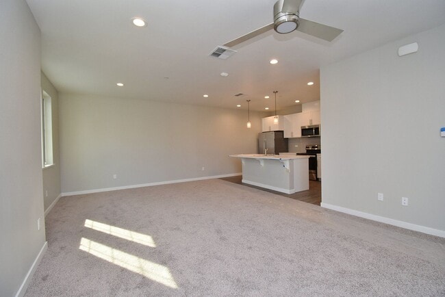 Building Photo - $4,290 / 4 BR - STUNNING NEWER MODEL TOWN HOME IN CENTRAL FREMONT