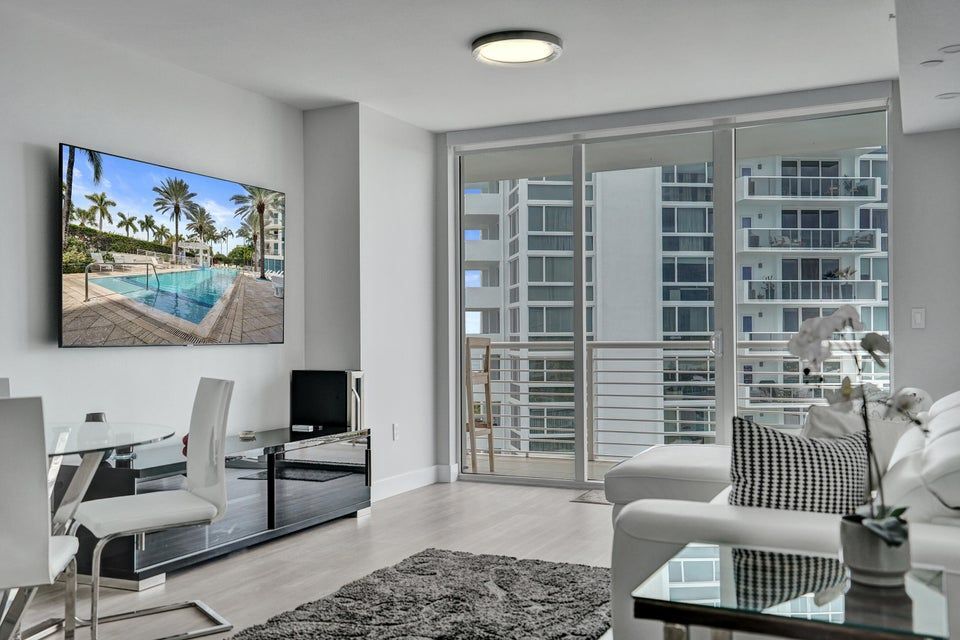 Building Photo - 2821 N Ocean Blvd