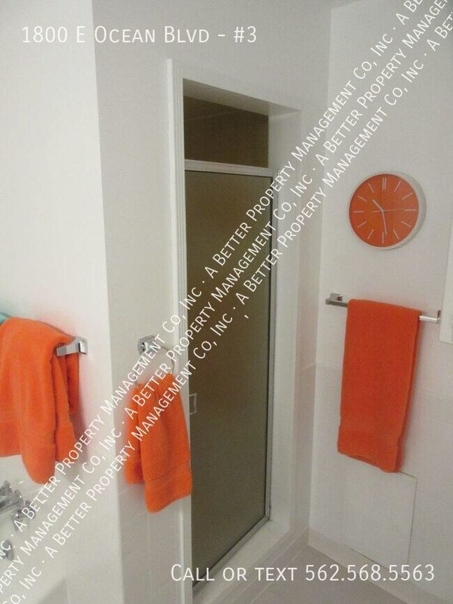 Building Photo - Historic FULLY FURNISHED Mid-Century Moder...