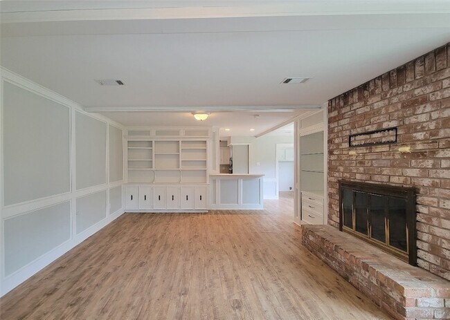 Building Photo - 13406 Glen Erica Dr