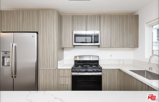 Building Photo - 1261 Laurel Ave