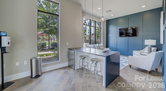 Building Photo - 16408 Holly Crest Ln