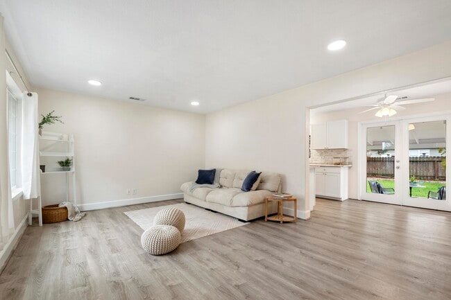 Building Photo - 2561 Pacific St