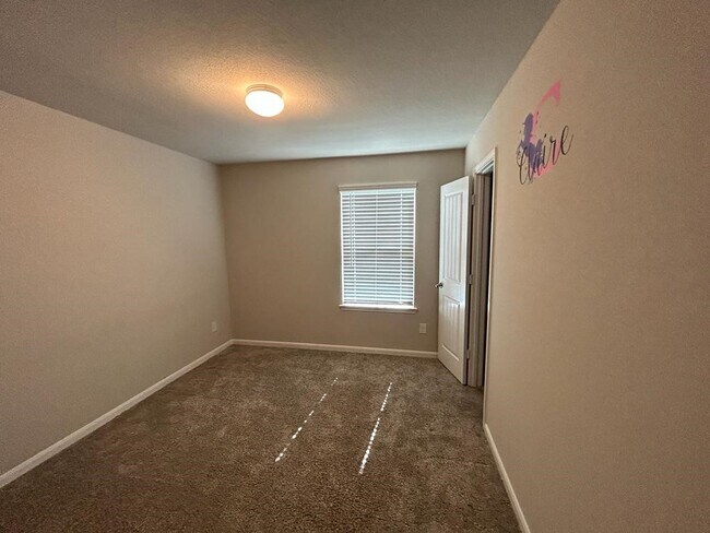 Building Photo - 3207 Sumac Dr