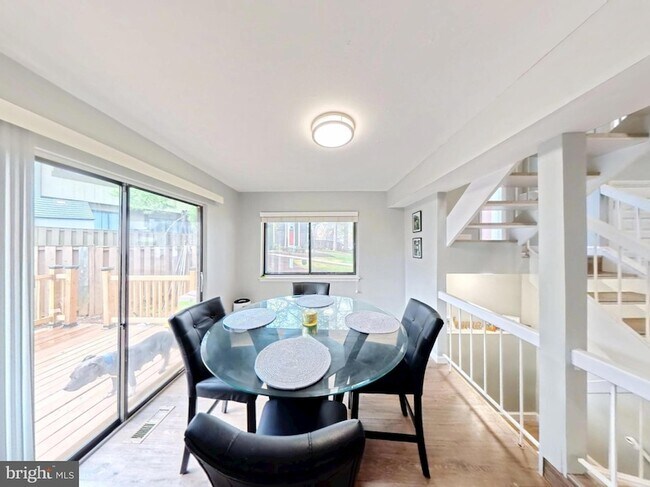 Building Photo - 18428 Point Seneca Pl