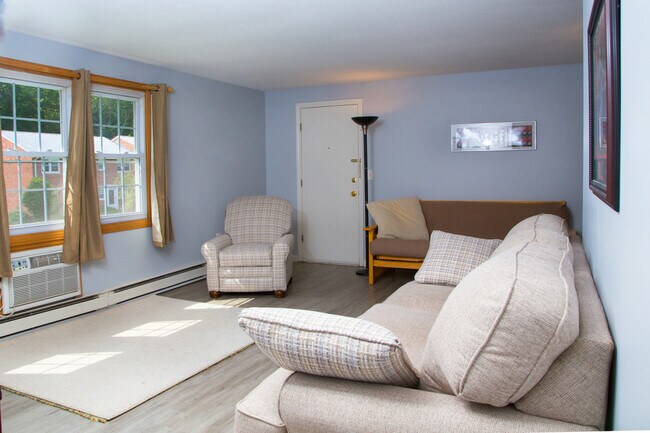 Living Room - 43 Hadley Village Rd