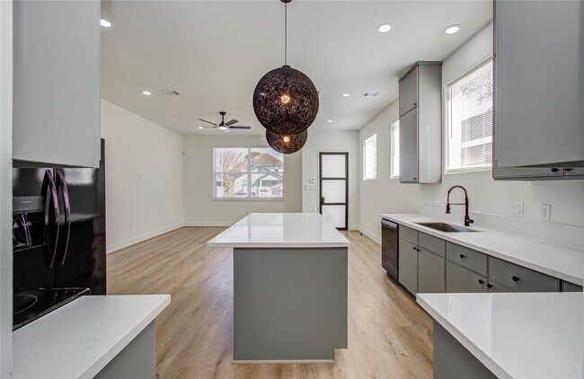 Building Photo - 4605 Edison St