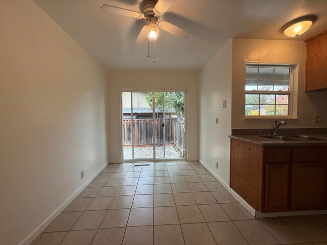 Building Photo - Lynn Ave Duplex