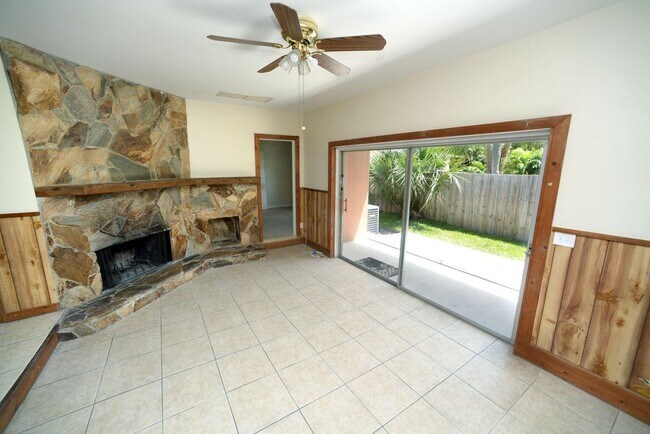 Building Photo - 137 Hawthorne Dr