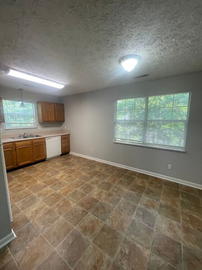 Building Photo - 1215 Overton Ln