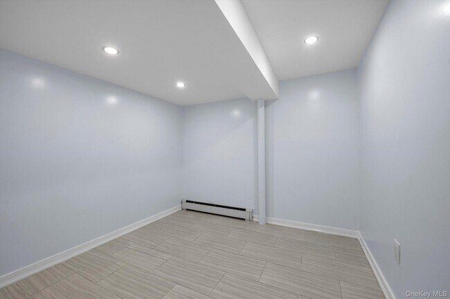Building Photo - 85-66 188th St
